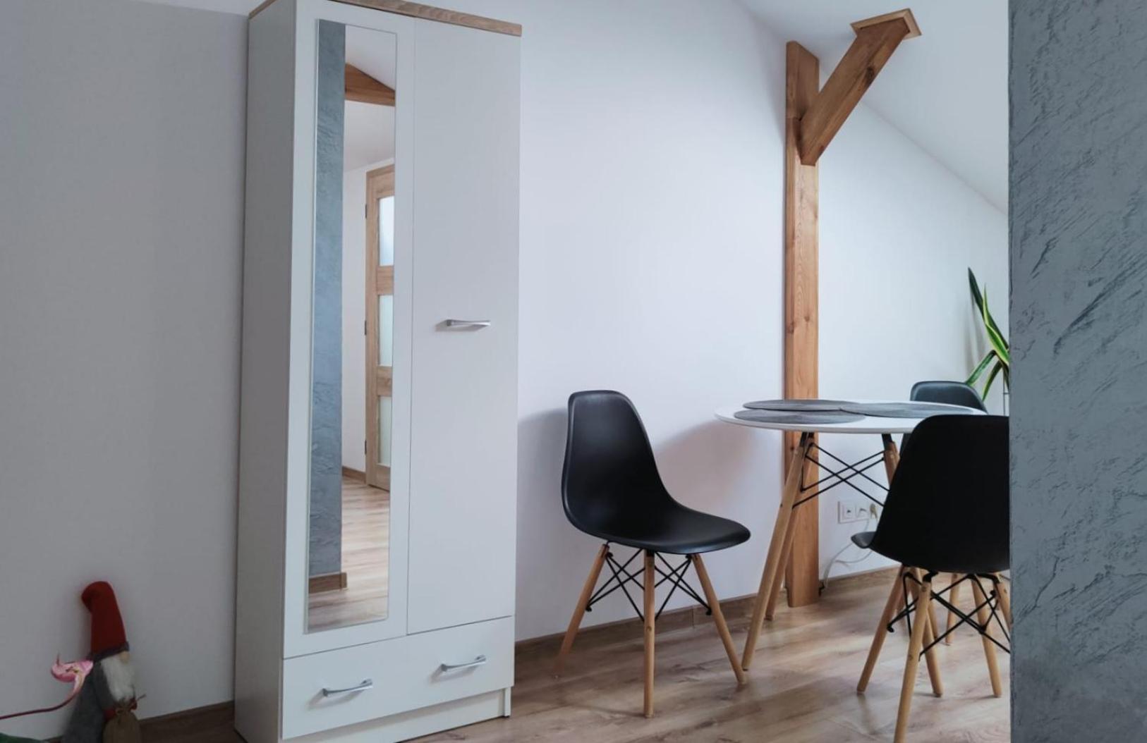 Osiedlove Poddasze Jedrzejow Ngoại thất bức ảnh