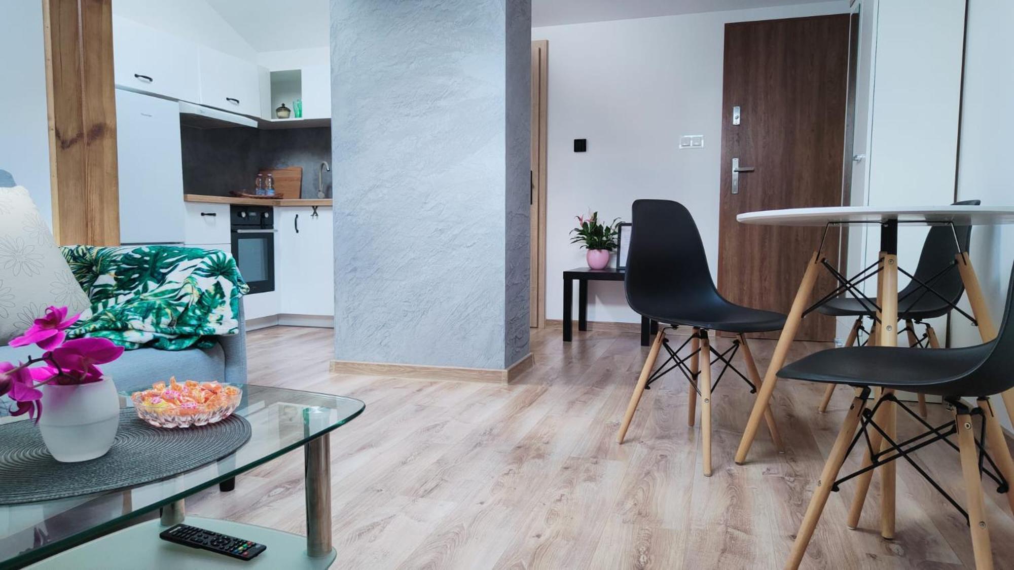Osiedlove Poddasze Jedrzejow Ngoại thất bức ảnh